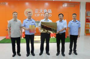 市文明辦、市市場(chǎng)監管局聯(lián)合為我公司文明誠信經(jīng)營(yíng)授牌